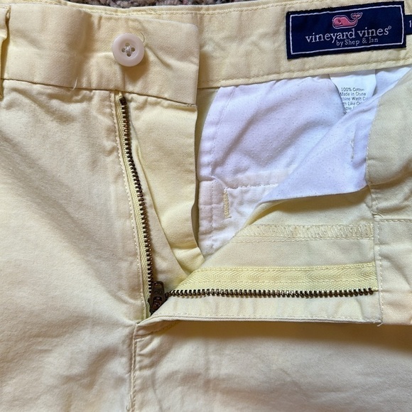 Boys/Kids Vineyard Vines Light Yellow Khaki Shorts Size 16 - Picture 3 of 9